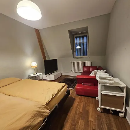 High-end In & Up To 7 Seats Cars Option Bed and breakfast *