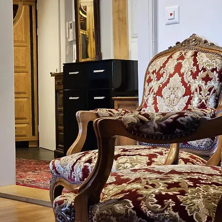 Bed and breakfast High-end In & Up To 7 Seats Cars Option *